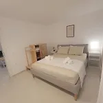 Stylish Rooftop Retreat With Hot Tub With Apartmán