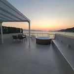 Apartamento Stylish Rooftop Retreat With Hot Tub With