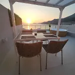 Stylish Rooftop Retreat With Hot Tub With *