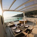 Apartamento Stylish Rooftop Retreat With Hot Tub With