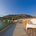 Stylish Rooftop Retreat With Hot Tub With *