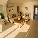 Apartamento Stylish Rooftop Retreat With Hot Tub With