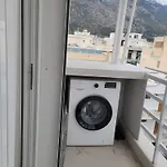 Stylish Rooftop Retreat With Hot Tub With Apartmán