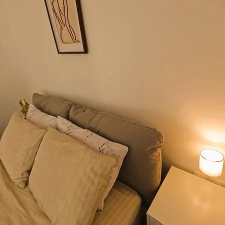 Appartement Stylish Rooftop Retreat With Hot Tub With Loutráki