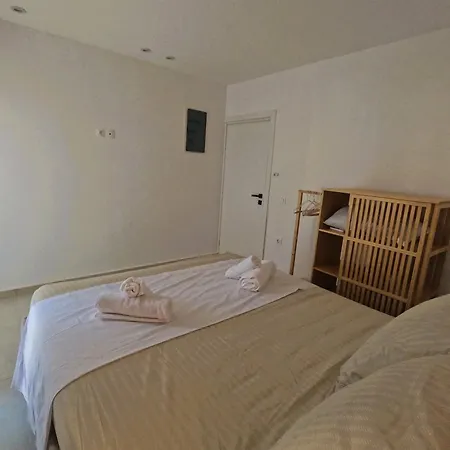 Apartamento Stylish Rooftop Retreat With Hot Tub With