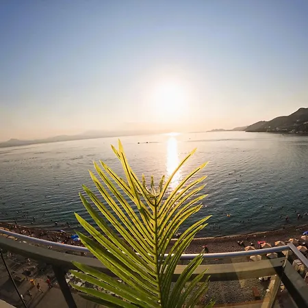 Stylish Rooftop Retreat With Hot Tub With Appartamento *