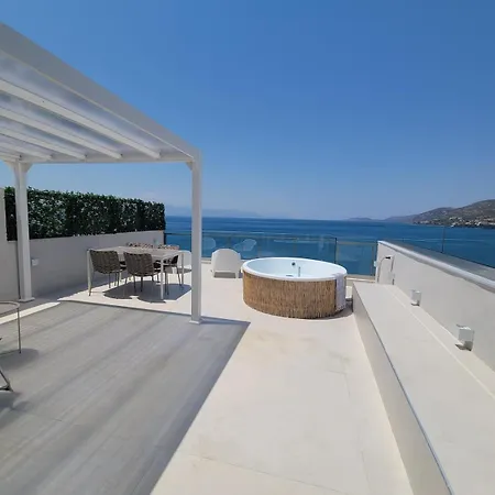 Apartment Stylish Rooftop Retreat With Hot Tub With Loutraki (Corinthia)
