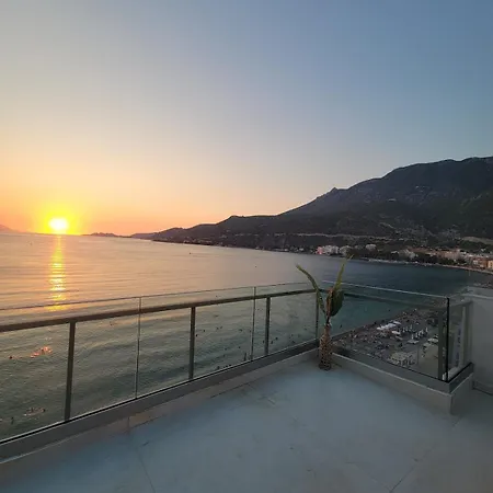 Stylish Rooftop Retreat With Hot Tub With *