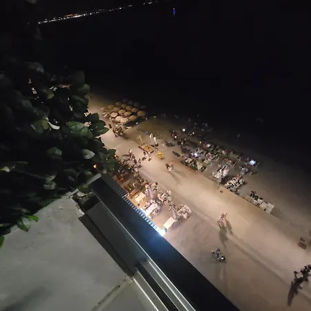 Stylish Rooftop Retreat With Hot Tub With Loutráki