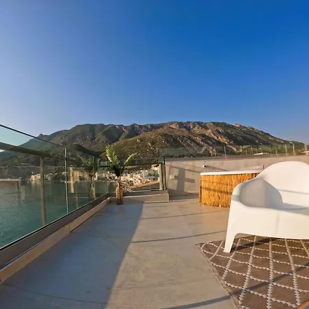 Stylish Rooftop Retreat With Hot Tub With *