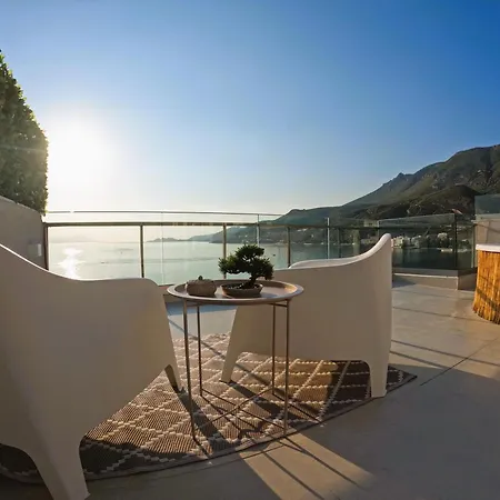 Stylish Rooftop Retreat With Hot Tub With *