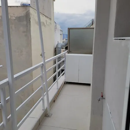 Stylish Rooftop Retreat With Hot Tub With Apartmán *