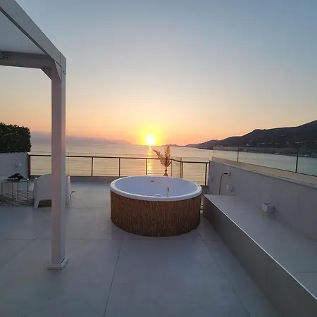 Stylish Rooftop Retreat With Hot Tub With Loutráki