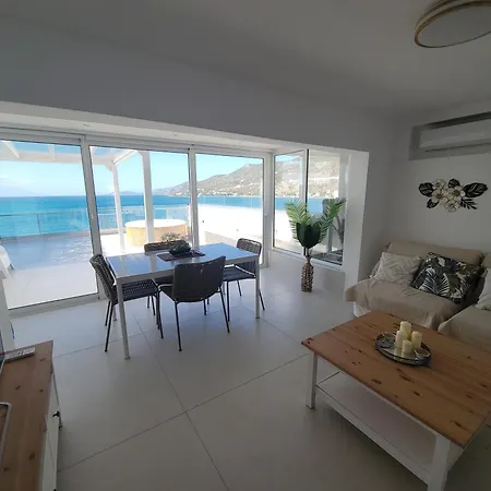 Apartamento Stylish Rooftop Retreat With Hot Tub With *