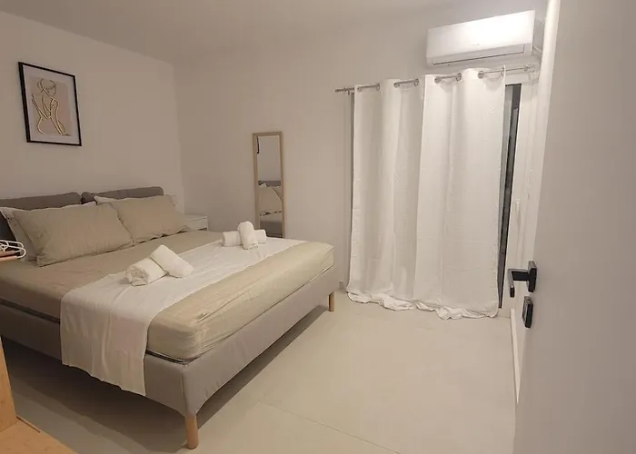 Apartament Stylish Rooftop Retreat With Hot Tub With