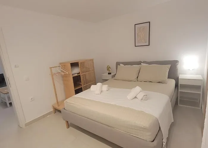 Stylish Rooftop Retreat With Hot Tub With Apartament