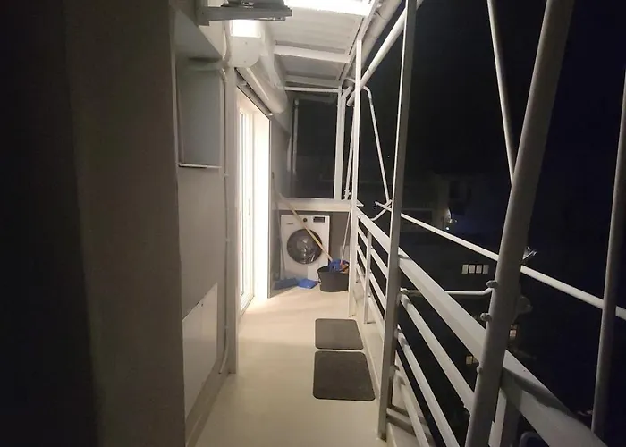 Stylish Rooftop Retreat With Hot Tub With *