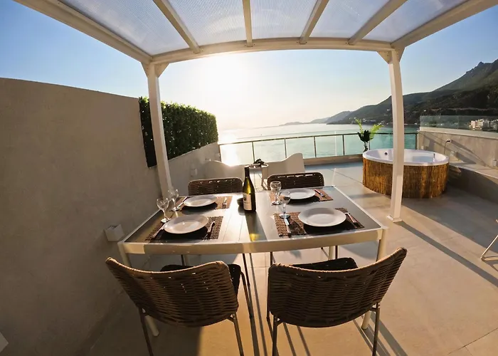 Apartment Stylish Rooftop Retreat With Hot Tub With *