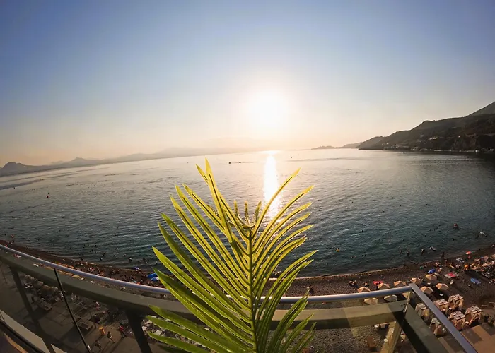 Stylish Rooftop Retreat With Hot Tub With Apartment *