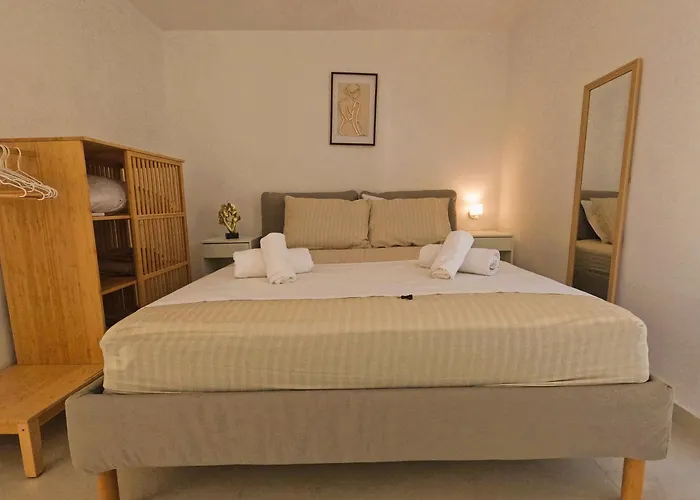 Stylish Rooftop Retreat With Hot Tub With Apartment Loutráki