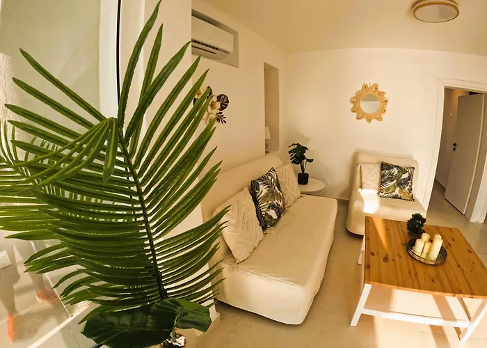 Stylish Rooftop Retreat With Hot Tub With Loutráki