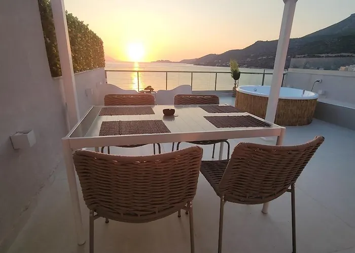 Stylish Rooftop Retreat With Hot Tub With *