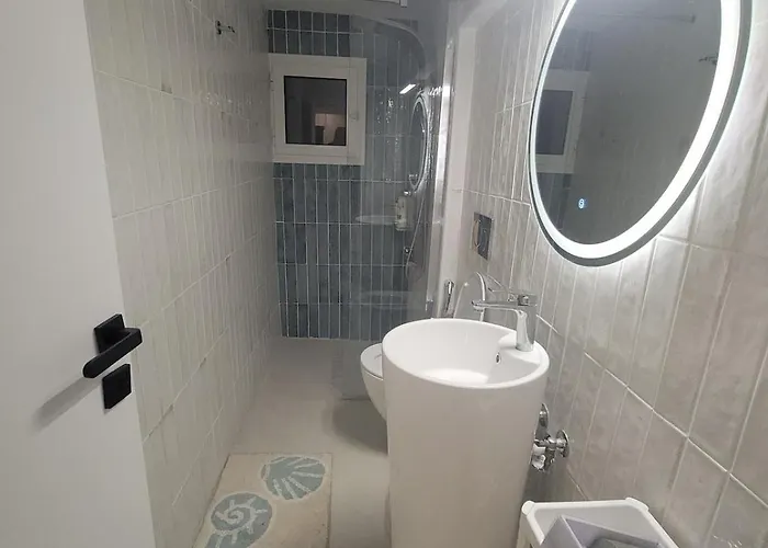 Apartament Stylish Rooftop Retreat With Hot Tub With