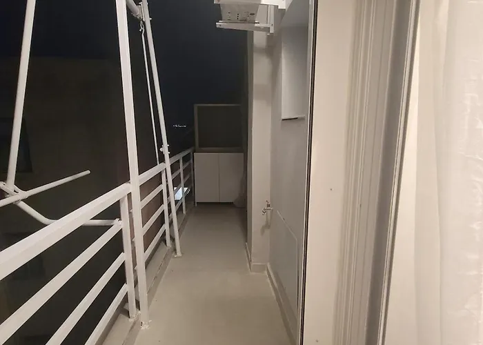 Apartament Stylish Rooftop Retreat With Hot Tub With *