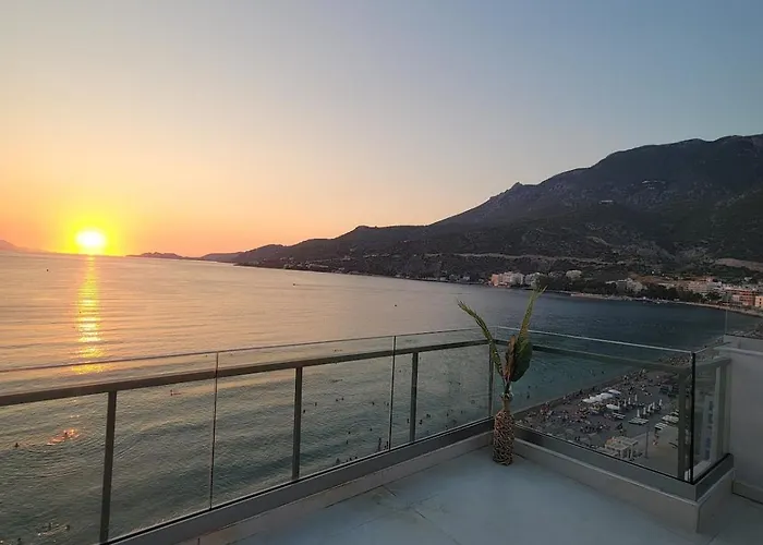 Stylish Rooftop Retreat With Hot Tub With *