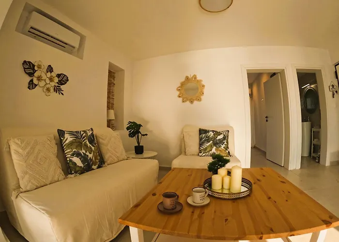 Stylish Rooftop Retreat With Hot Tub With Loutráki