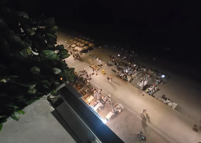 Stylish Rooftop Retreat With Hot Tub With Loutráki