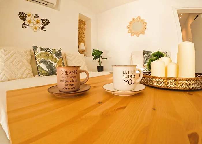 Apartament Stylish Rooftop Retreat With Hot Tub With