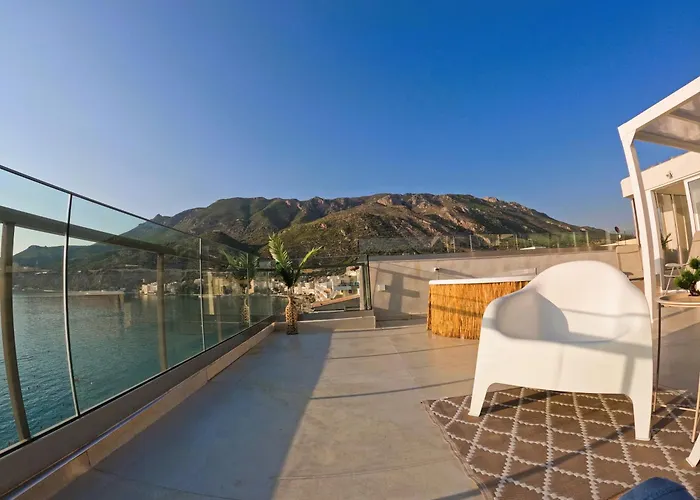 Stylish Rooftop Retreat With Hot Tub With *