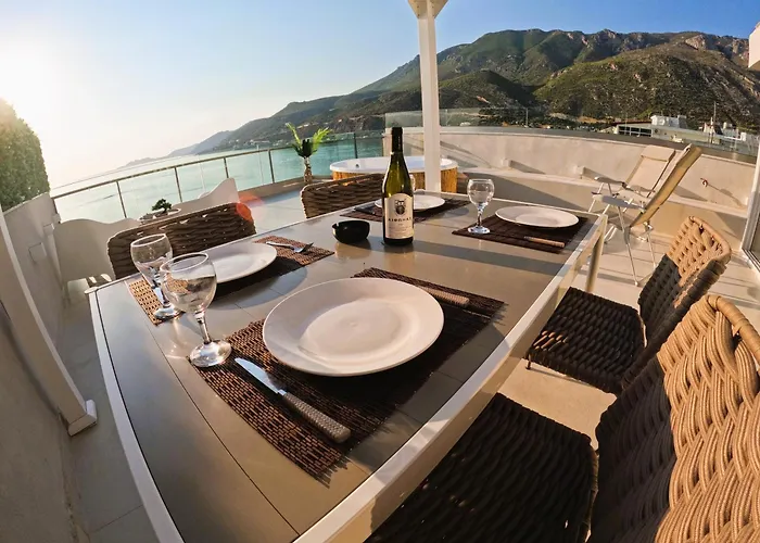 Stylish Rooftop Retreat With Hot Tub With Loutráki