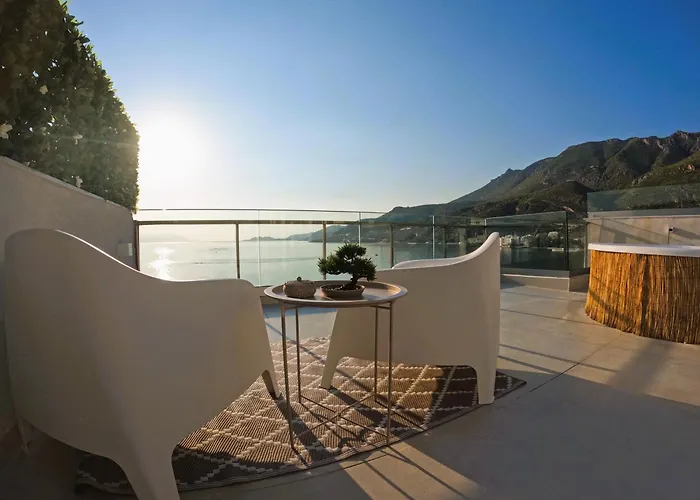 Stylish Rooftop Retreat With Hot Tub With *