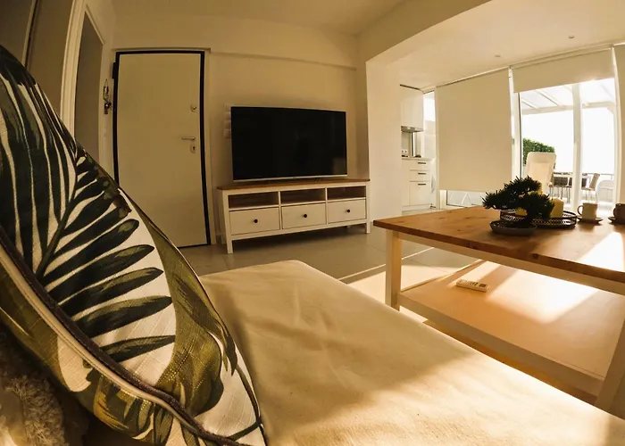 Stylish Rooftop Retreat With Hot Tub With Apartament Loutráki