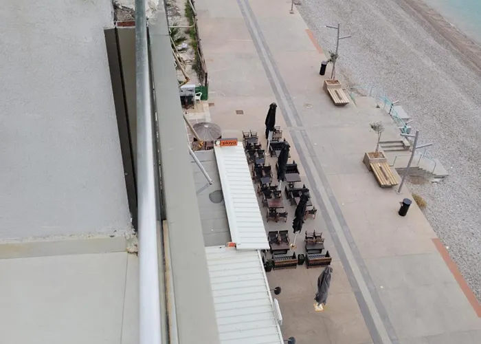 Stylish Rooftop Retreat With Hot Tub With